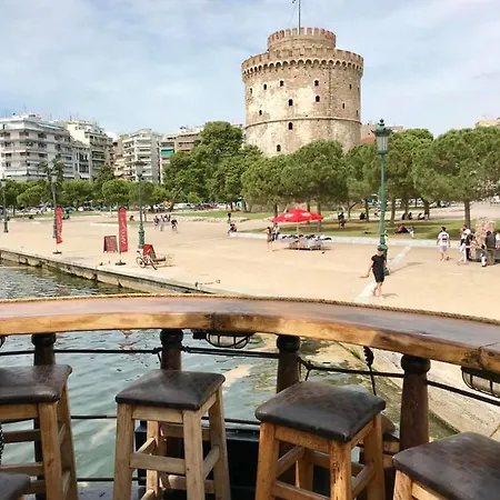 2bd- Perfect Location With Square View Thessaloniki