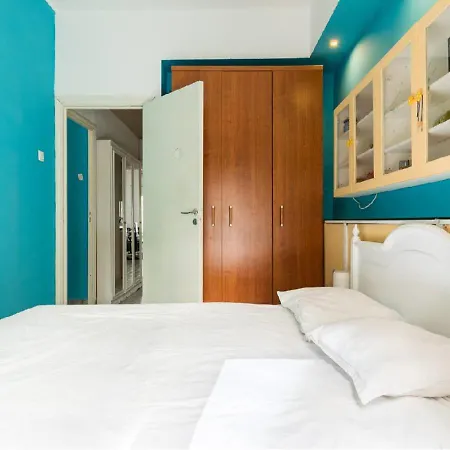 Appartement 2bd- Perfect Location With Square View