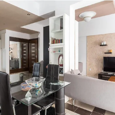 2bd- Perfect Location With Square View Appartement Thessalonique