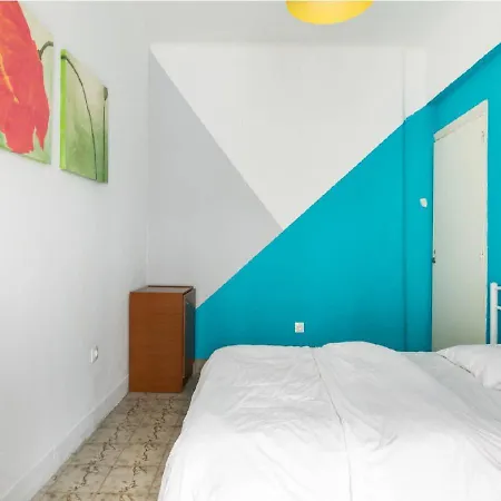 2bd- Perfect Location With Square View