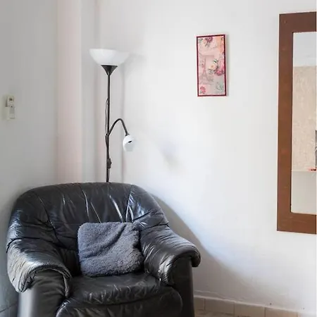 Appartement 2bd- Perfect Location With Square View *