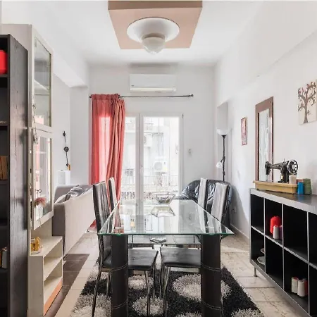 2bd- Perfect Location With Square View Thessaloniki
