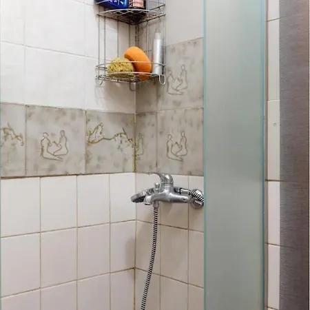 2bd- Perfect Location With Square View