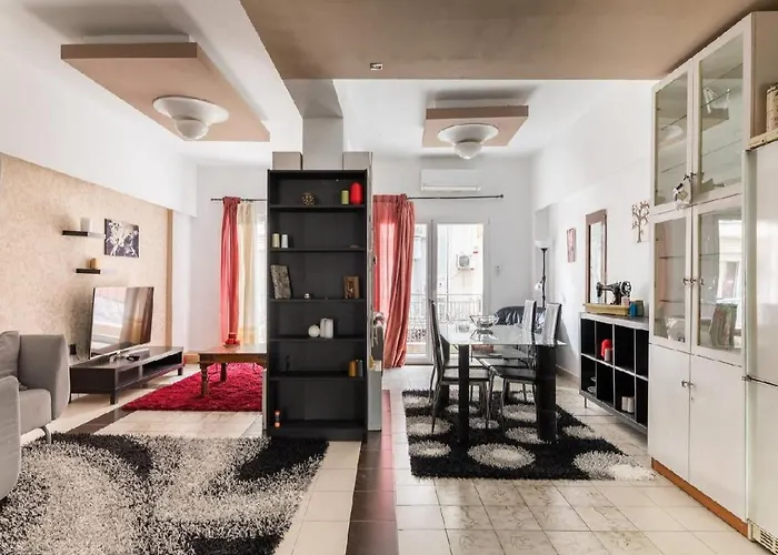 2bd- Perfect Location With Square View *