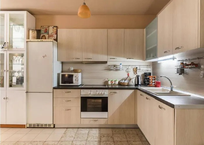 2bd- Perfect Location With Square View *