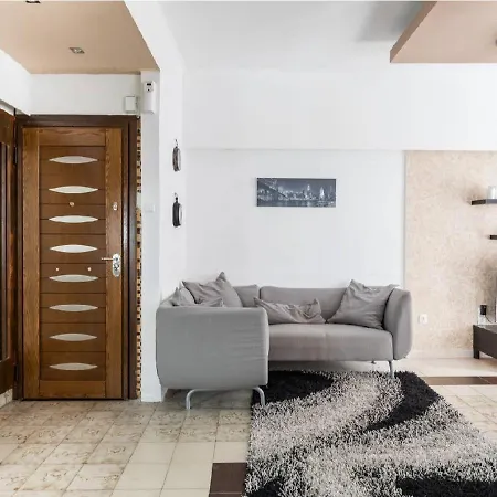 2bd- Perfect Location With Square View *