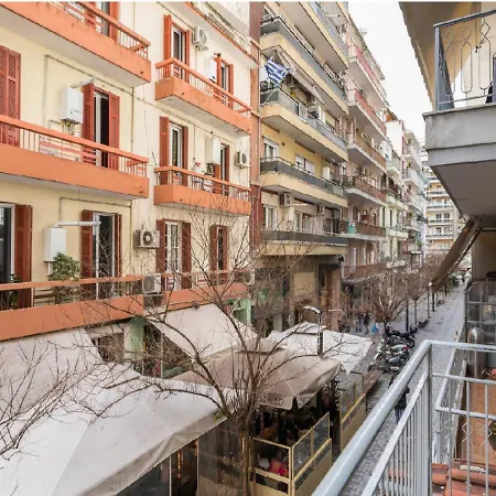 2bd- Perfect Location With Square View Apartament