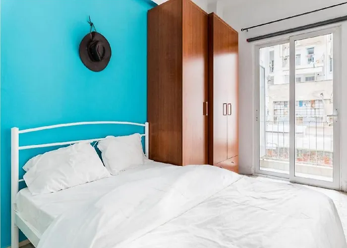 2bd- Perfect Location With Square View *