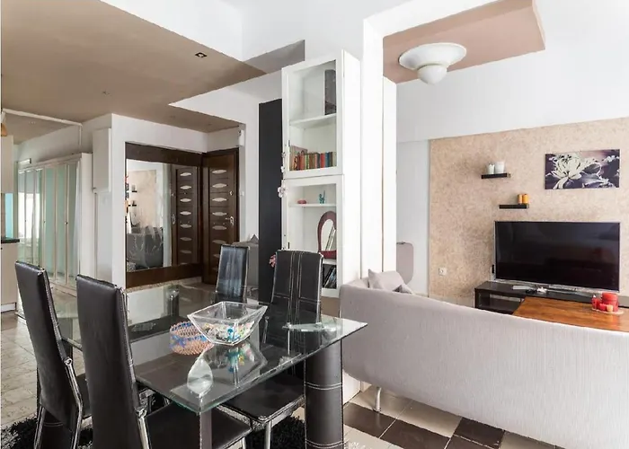 2bd- Perfect Location With Square View Daire Selanik