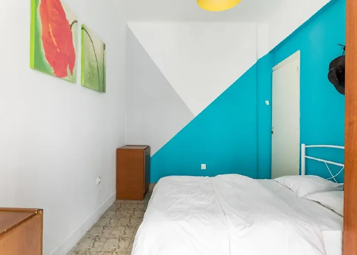 2bd- Perfect Location With Square View