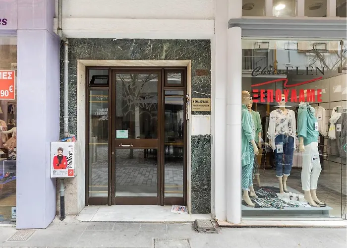 2bd- Perfect Location With Square View Daire