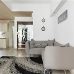 2bd- Perfect Location With Square View