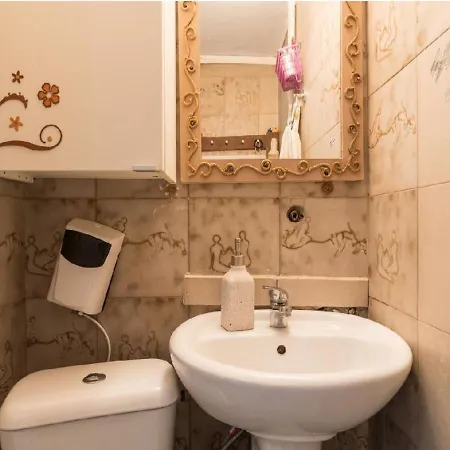 2bd- Perfect Location With Square View דירה *