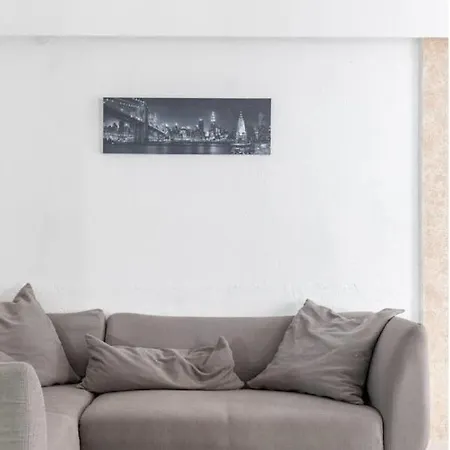 דירה 2bd- Perfect Location With Square View
