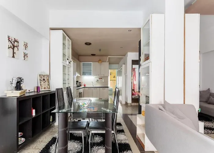 2bd- Perfect Location With Square View * Thessalonique